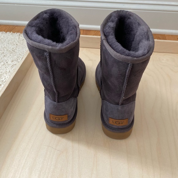 NWOB Ugg Classic Boot Size 9 Womens - Picture 2 of 4